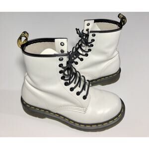 Dr. Martens Smooth Leather 8 Eye Lace Up Boots Womens SZ 7 White Casual 11821